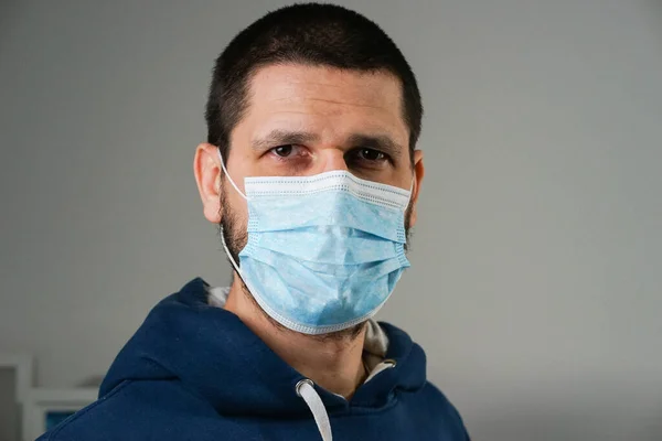 Retrato Hombre Caucásico Adulto Que Usa Virus Bacterias Contaminación Máscara —  Fotos de Stock