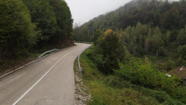 Stara Planina Serbien Straße Zum Touristenziel Altes Gebirge Bei Nebeltag — Stockvideo