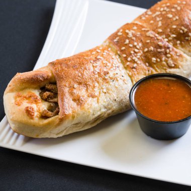 Et ve peynir calzone atış kapatmak