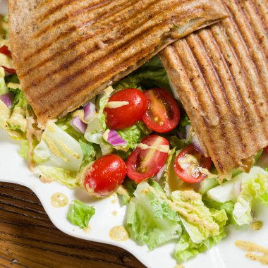 Vegtable salata Pide ile kadeh yukarıya kapatmak