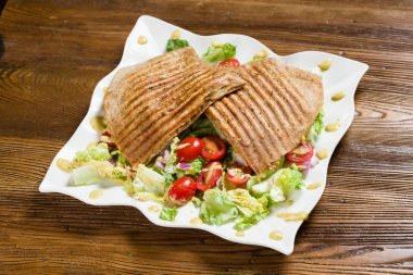 Vegtable salata Pide ile kadeh yukarıya kapatmak