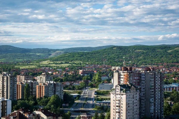 塞尔维亚 2018年5月16日城市景观景观与建筑和蓝天白云 — 图库照片