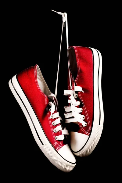 Röda Sneakers Hängande Svart Yta Retro Mode Närbild — Stockfoto