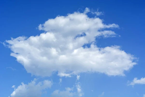 Big White Clouds Blue Sky Spring Day Cumulus Clouds Type — Stock Photo, Image