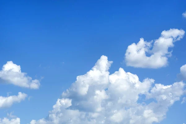 White Fluffy Woolly Cumulus Clouds Blue Sky Spring Day Cumulus — Stock Photo, Image