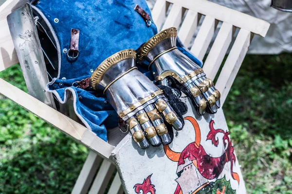 Medieval Knight Metal Hand Gloves Shield Wooden Chair Traditional Knights — Stock Photo, Image