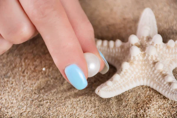 Female Fingers Blue Manicure Nails Polish Holding Pearl Starfish Blurred — Stock Photo, Image