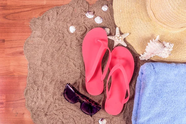 Top View Summer Background Flip Flops Hat Towel Glasses Shells — Stock Photo, Image