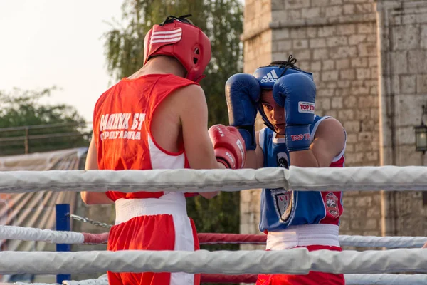 Nis Sérvia Agosto 2018 Dois Jovens Lutando Boxe Ringue Livre — Fotografia de Stock