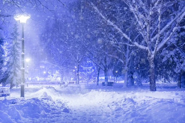 雪に覆われました 写真素材 ロイヤリティフリー雪に覆われました 画像 Depositphotos