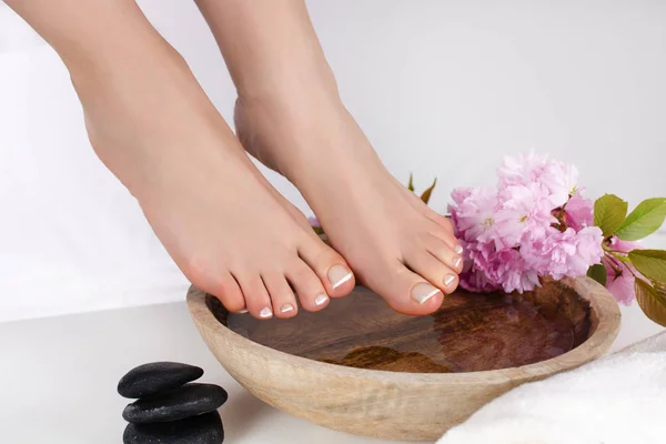 Woman Bare Feet French Pedicure Spa Salon Wooden Bowl Pink — Stock Photo, Image