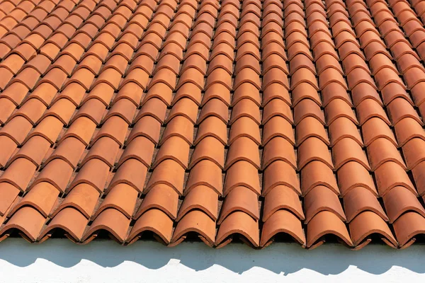 Red Corrugated Tile Element Roof House White Wall Shingles Roofing — Stock Photo, Image