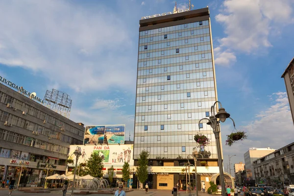 Nis Serbia Agosto 2019 Hotel Grande Moderno Plaza Ciudad Gente — Foto de Stock