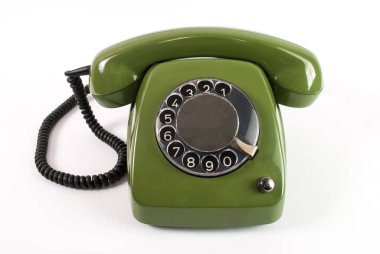 Beyaz arkaplanda eski yeşil telefon