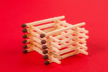 Şenlik ateşi şeklinde kibritler