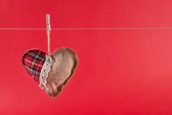 심장은 공간에 고립된 발렌타인데이 — 스톡 사진