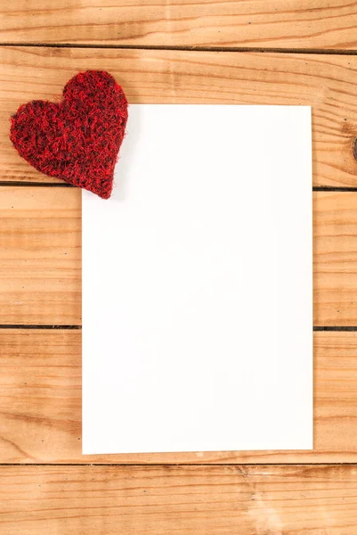 Corazón Papel Blanco Escritorio Madera Para Día San Valentín —  Fotos de Stock