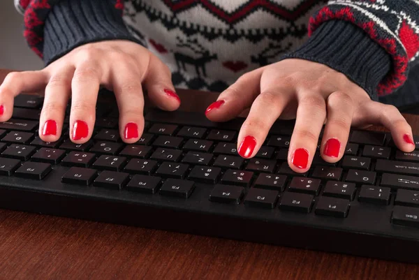 Female Sweater Typing Computer Keyboard Hands Red Nails Polish Close — Stock Photo, Image