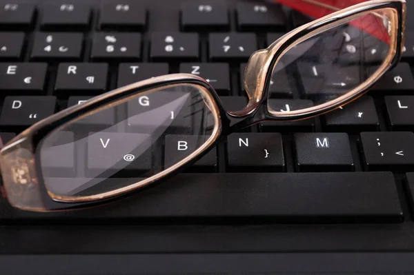 Glasses Black Computer Keyboard Close Selective Focus — Stock Photo, Image