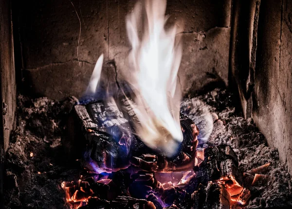 Вогонь Дрова Горять Старій Плиті Емберами Крупним Планом — стокове фото