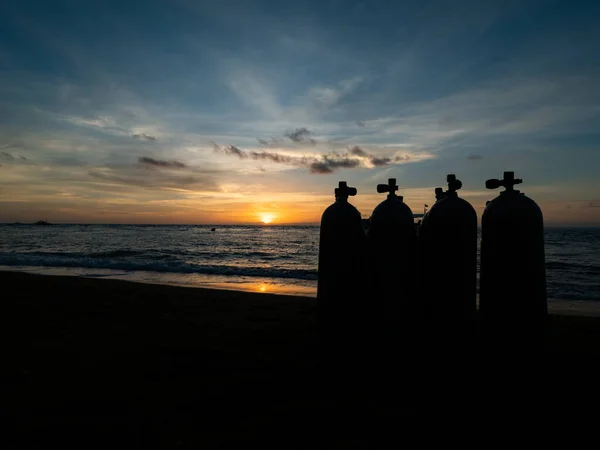 Sonnenaufgang Über Dem Strand Auf Den Philippinen Tauchboote Warten Frühen Stockbild