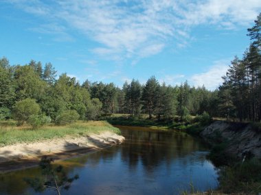 Orman Nehri'nin dönüş parlak güzel görünümü.