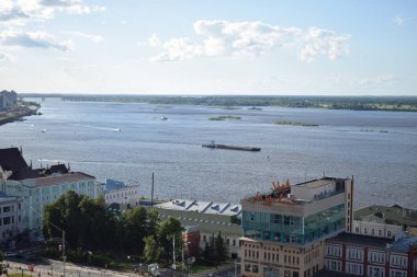 İki büyük nehrin kesiştiği manzara.