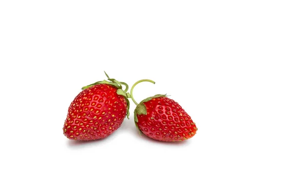 白色背景下的鲜红草莓 — 图库照片