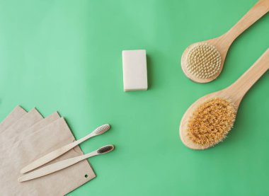 Tahta fırçalar, diş tezgahları, vücut tezgahları.