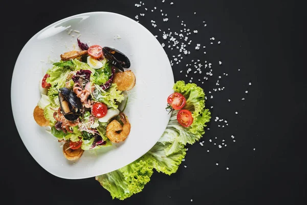 Deniz ürünleri yemek lezzetli salata