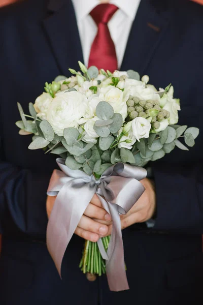 Groom Holding Wedding Bouquet Crop Bouquet — Stock Photo, Image