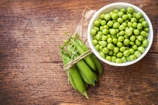 Ett Frö Ärtor Skål Trä Bakgrund Kopiera Utrymme — Stockfoto