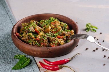 Kavanozda haşlanmış et.