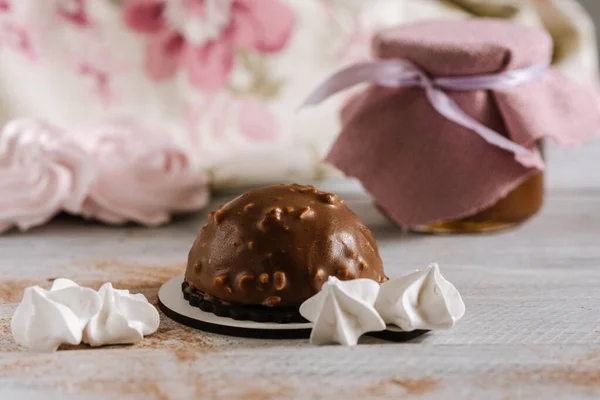 Söta Dessert Godis Vit Trä Bakgrund — Stockfoto