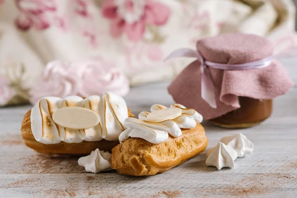 Sweet Dessert Cream Cakes White Wooden Background — Stock Photo, Image