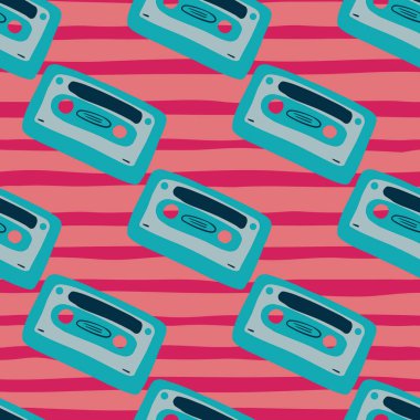 Mavi tonlar, kasetteki el izleriyle kusursuz desen oluşturuyor. Pembe çizgili arka plan. 80 'lerin stilize müzik eserleri. Duvar kağıdı, tekstil, ambalaj kağıdı, kumaş baskısı için harika. Vektör illüstrasyonu.