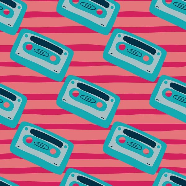Mavi tonlar, kasetteki el izleriyle kusursuz desen oluşturuyor. Pembe çizgili arka plan. 80 'lerin stilize müzik eserleri. Duvar kağıdı, tekstil, ambalaj kağıdı, kumaş baskısı için harika. Vektör illüstrasyonu.