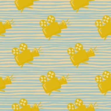 Parlak sarı kamera siluetleri pürüzsüz desen. Arka planda elle çizilmiş sinema süsü. Duvar kağıdı, tekstil, ambalaj kağıdı, kumaş baskısı için dekoratif zemin. Vektör illüstrasyonu.