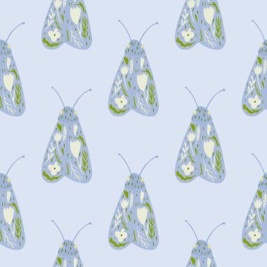 Gece güvesi siluetleri pürüzsüz desen. Yeşil detaylarla bezenmiş böcek halk süsleri. Mavi tonda basit bir sanat eseri. Duvar kağıdı, tekstil, ambalaj, kumaş baskısı için tasarlanmış. Vektör illüstrasyonu.