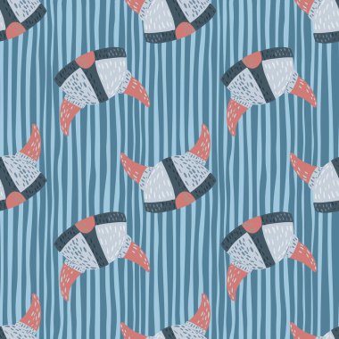 Viking miğferi kusursuz desen çiziyor. Mavi çizgili arka planda basit zırh siluetleri. Norveç arka planı. Kumaş tasarımı, tekstil baskısı, ambalaj, kapak için harika. Vektör illüstrasyonu.