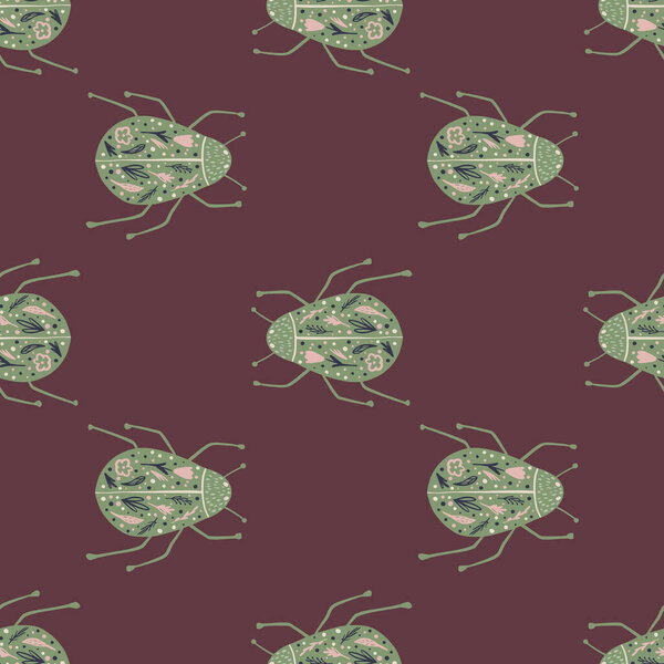 Зеленые жуки с народным орнаментом бесшовный рисунок каракули. Природа дикой природы отпечаток на фоне маронов. Фон насекомых. Перфект для обоев, текстиля, оберточной бумаги, печати. Векторная иллюстрация.