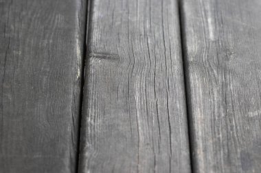 Doku eski ahşap siyah arka plan eğik. Arka plan ağacı doğal renk, düğümlü eski tahtalar, boş arka plan. Kütük ahşap dikey panoları closeup. Similia