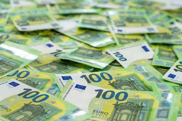 Százszáz Eurós Bankjegyek Kaotikus Módon Szóródnak Szét Európai Valuta Oldalnézet — Stock Fotó