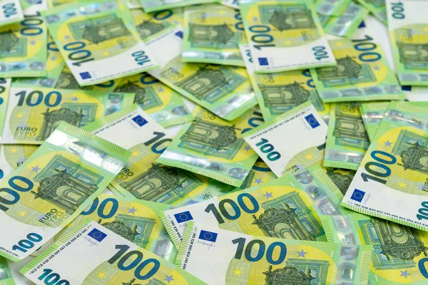 Százszáz Eurós Bankjegyek Kaotikus Módon Szóródnak Szét Európai Valuta Oldalnézet — Stock Fotó