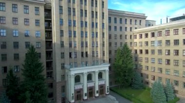  Şehir Üniversitesi ve mimari, Şehir Parkı, sokak ve quadcopter gelen arabalar