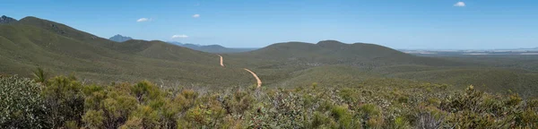 マウントバーカー 西オーストラリアに近いスターリング レンジ国立公園の丘を望むパノラマ風景 — ストック写真