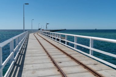 Busselton, Avustralya - 9 Şubat 2018: Busselton Jetty Batı Avustralya'da Avustralya tarihinde 9 Şubat 2018 sahil şeridi üzerinde