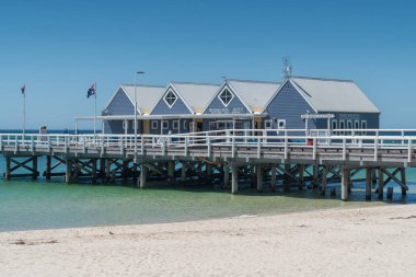 Busselton, Avustralya - 9 Şubat 2018: Busselton Jetty Batı Avustralya'da Avustralya tarihinde 9 Şubat 2018 sahil şeridi üzerinde