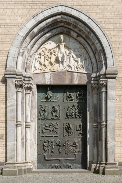2018年7月26日 大教堂圣 Kunibert 的圣洁门户在2018年7月26日在科隆 — 图库照片