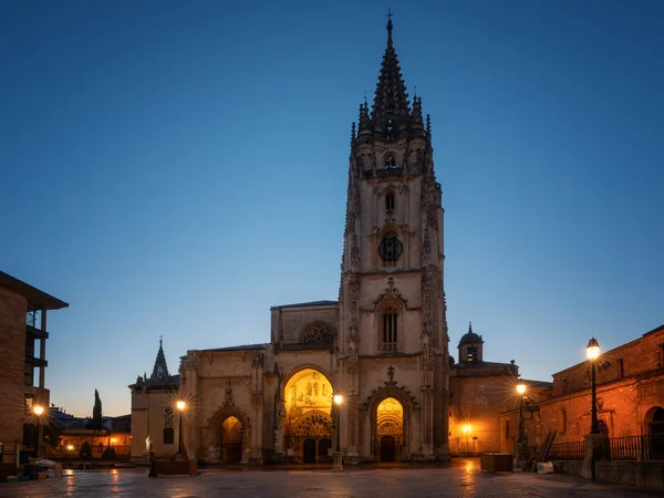 Alvorada em Oviedo, Espanha — Fotografia de Stock